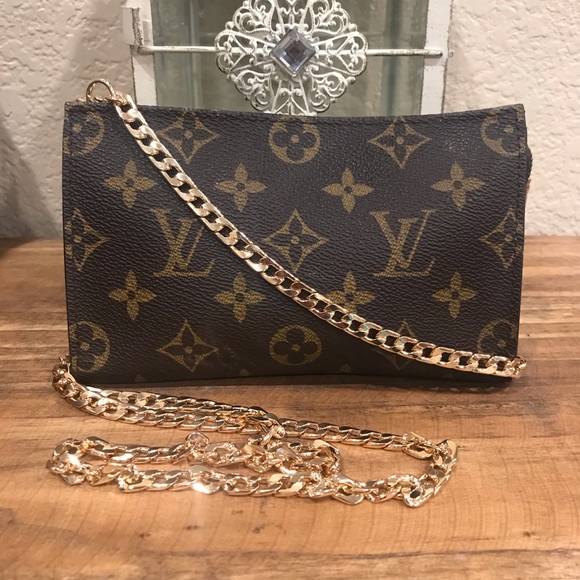 Louis Vuitton Handbags - Louis Vuitton crossbody pouch